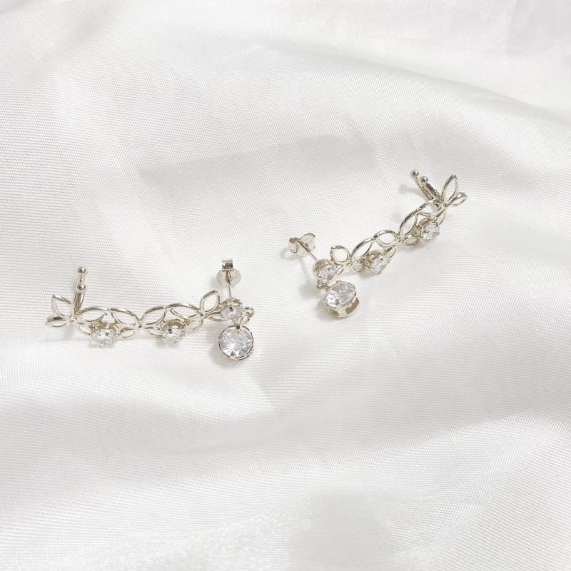 BRINCO EARCUFF BORBOLETAS E ZIRCONIAS EM RÓDIO BRANCO