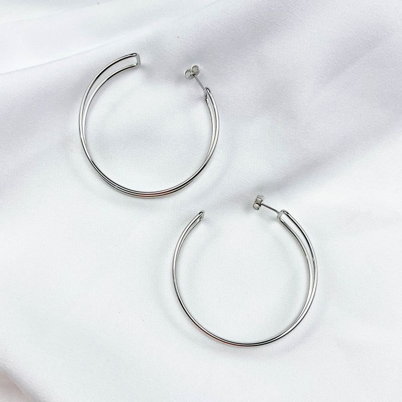 BRINCO ARGOLA FIO DUPLO REDONDA EM RÓDIO BRANCO