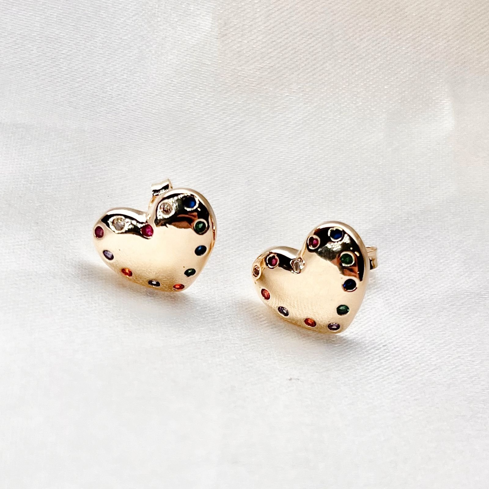 BRINCO CORAÇÃO COM ZIRCONIAS EM OURO 18K