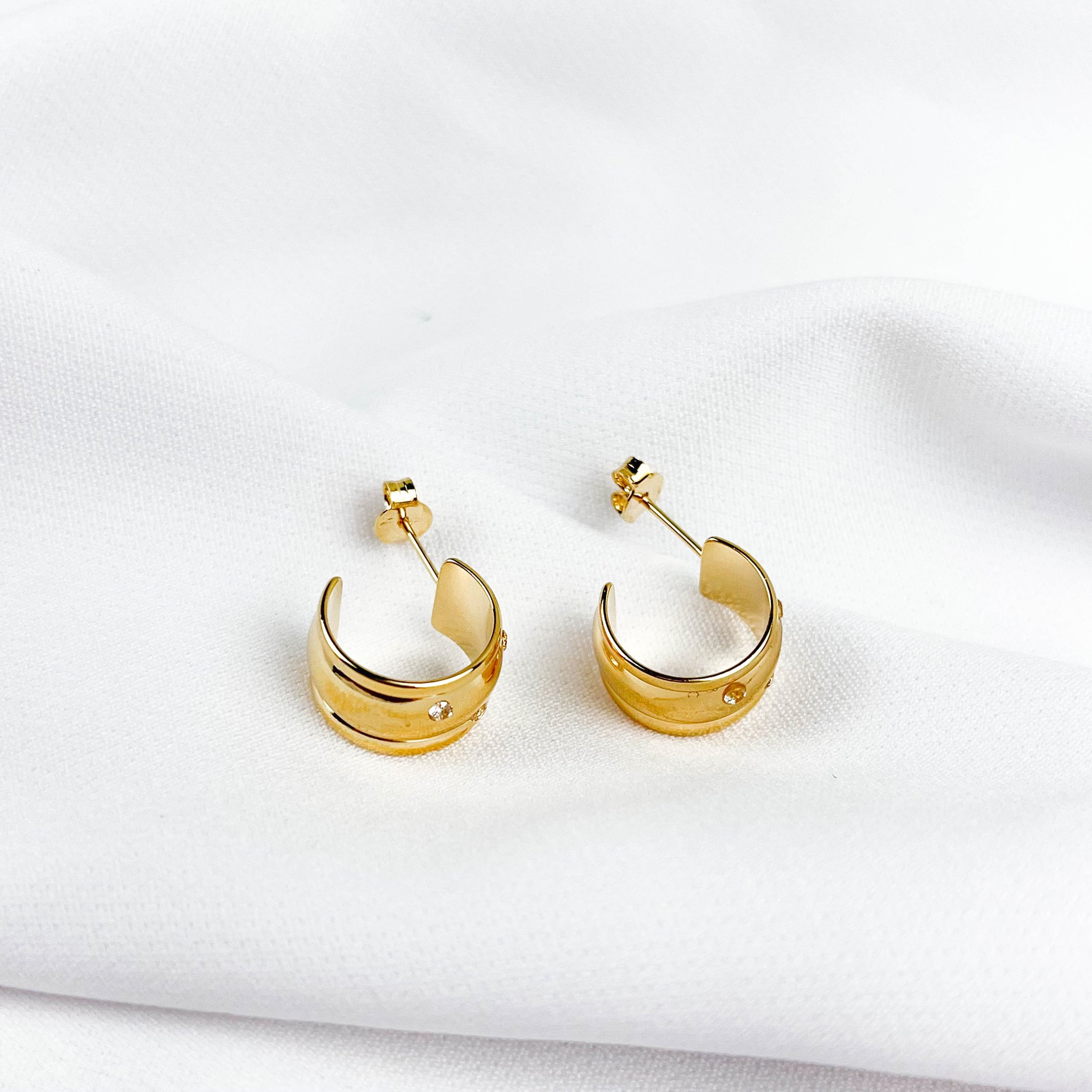 ARGOLA COM ZIRCONIA EM OURO 18K