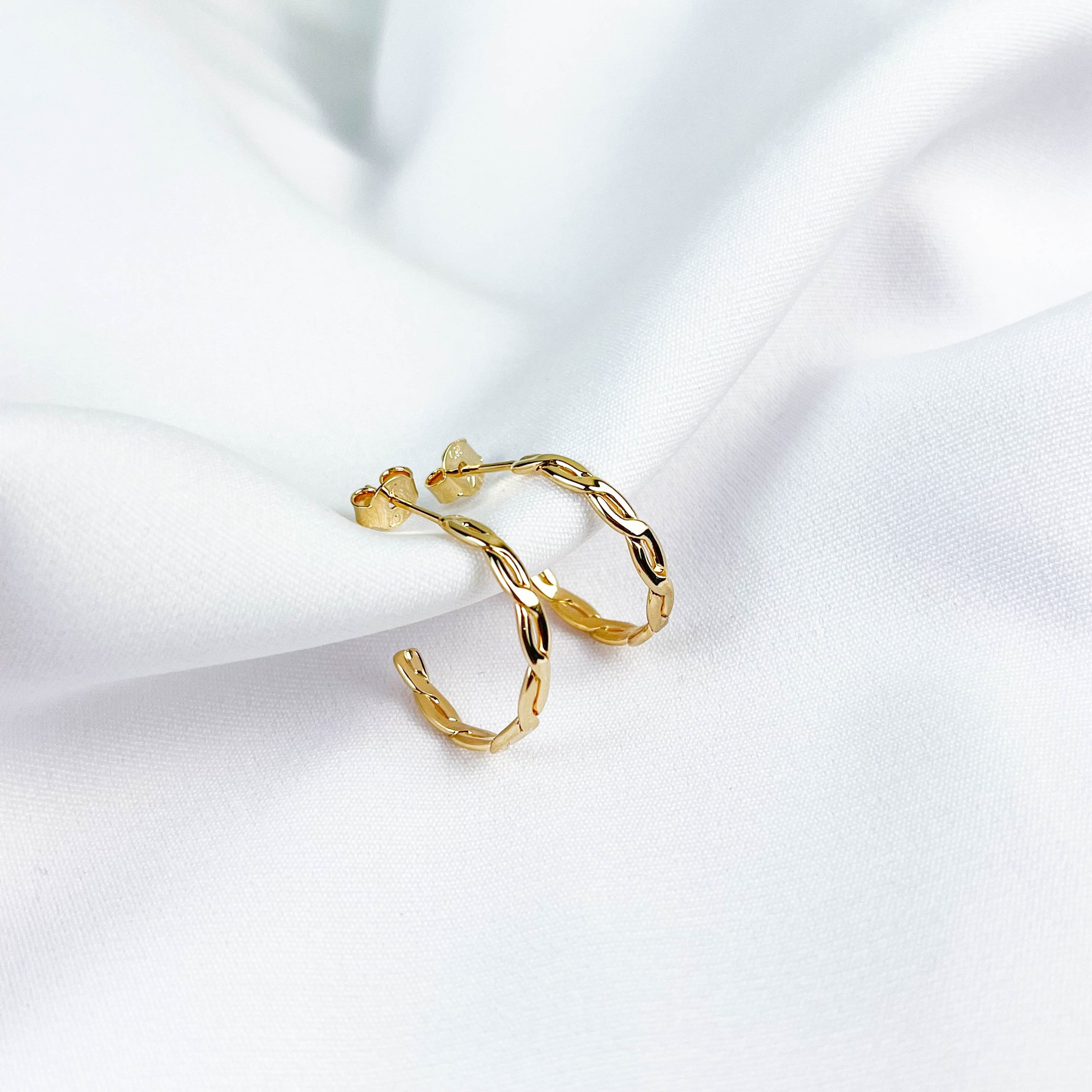 ARGOLA CORRENTE TRANÇADA 2CM EM OURO 18K