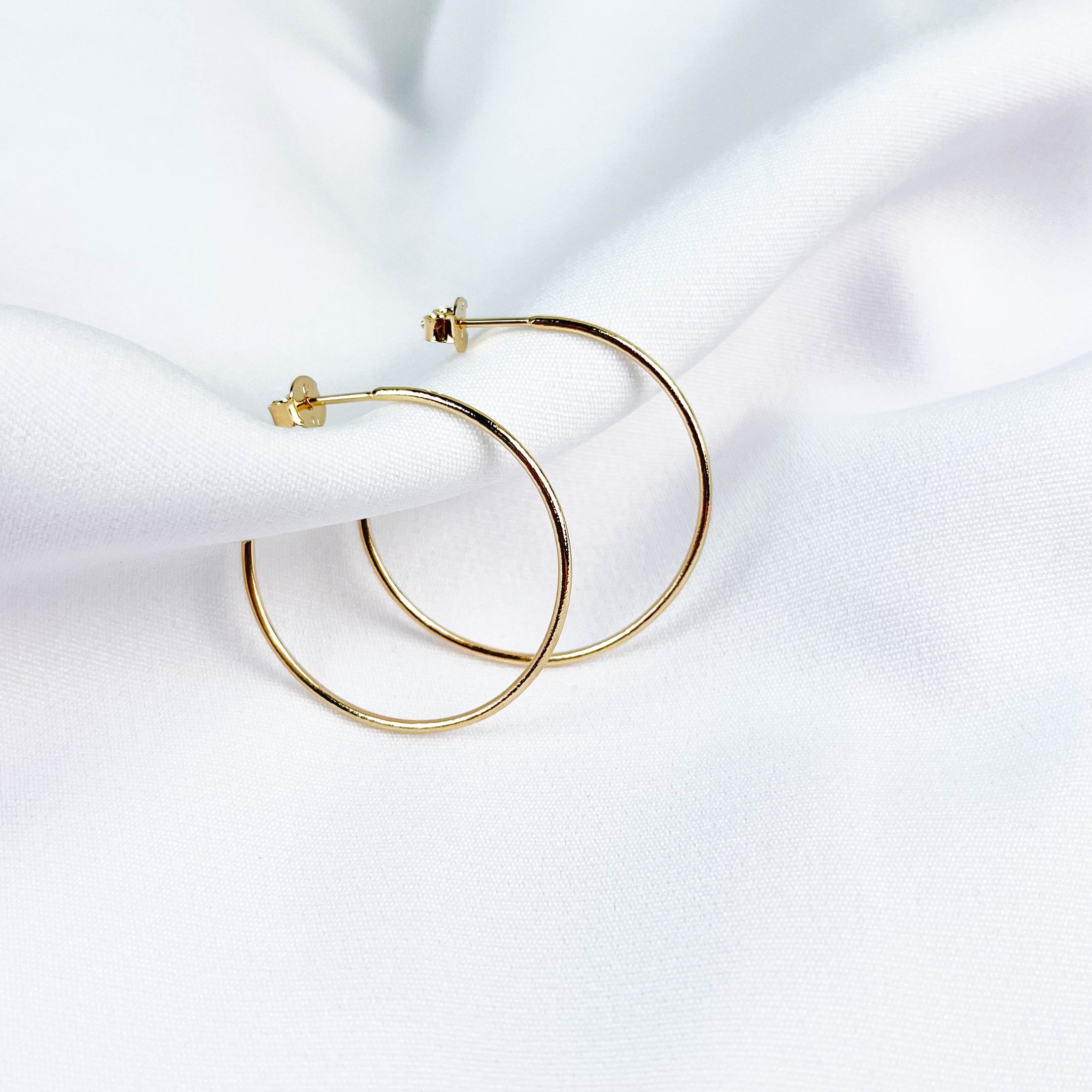 ARGOLA FOSCA 3CM EM OURO 18K