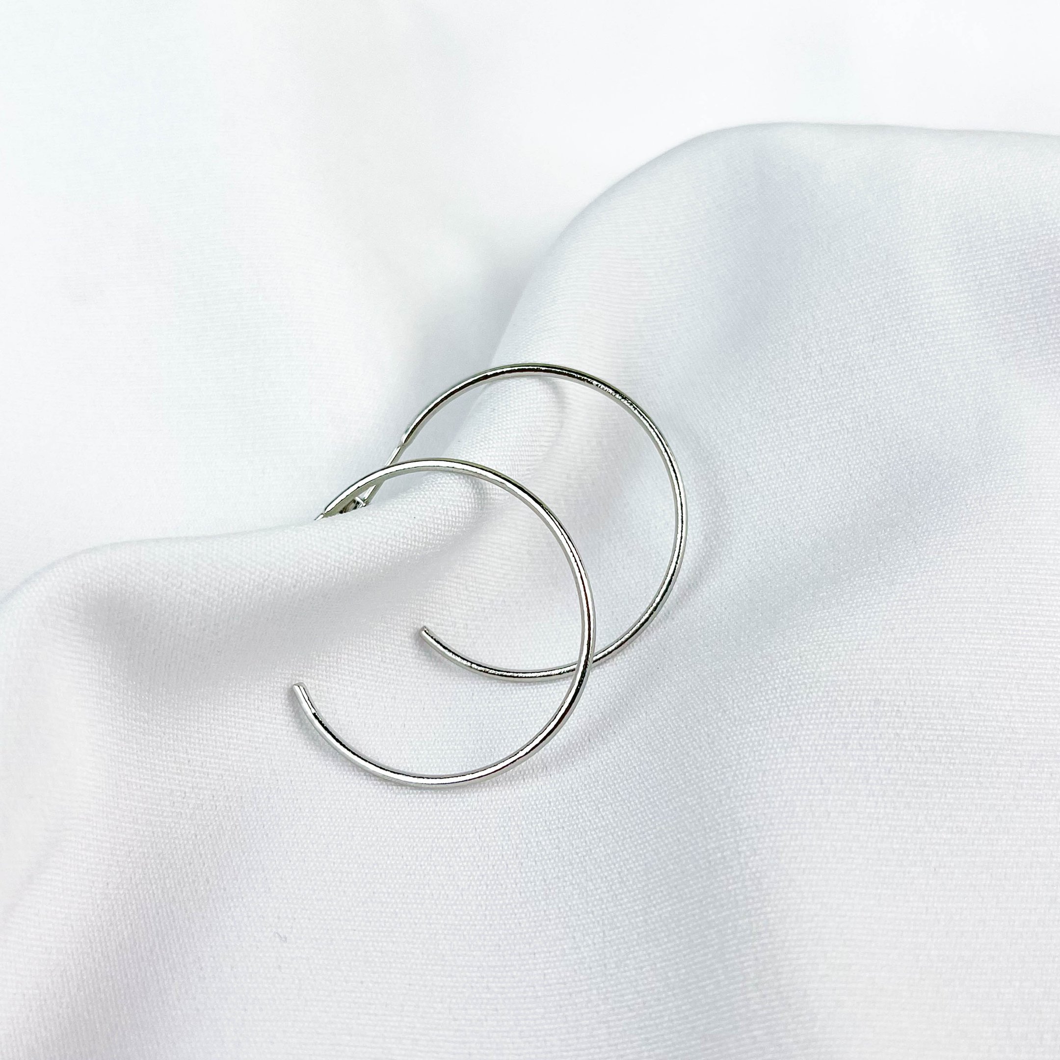 ARGOLA FOSCA 3CM EM RÓDIO BRANCO