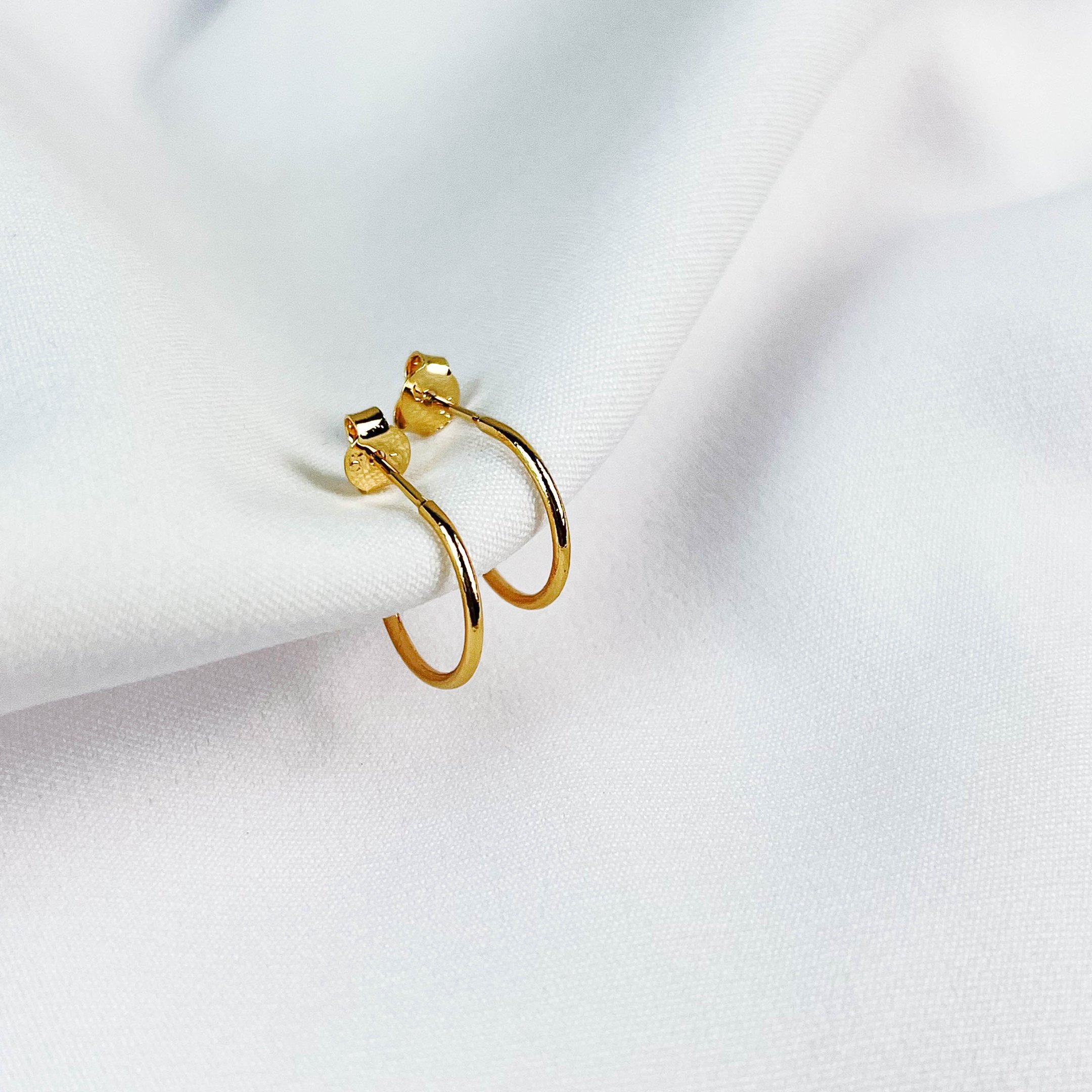 ARGOLA FOSCA 1,3CM EM OURO 18K