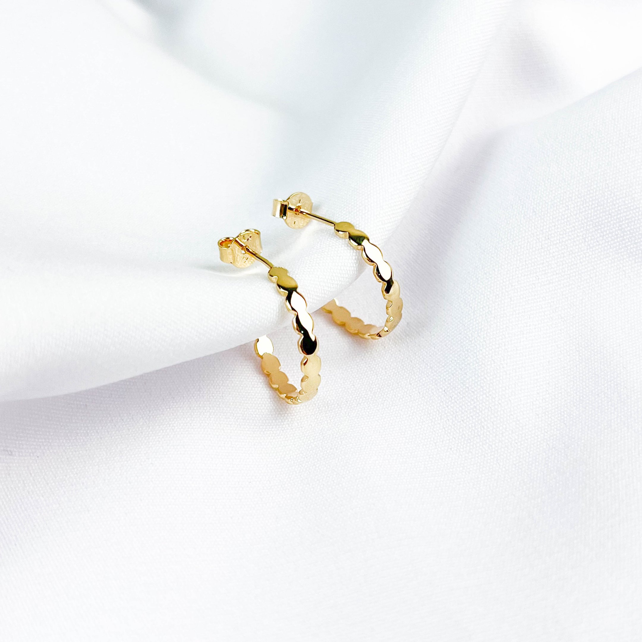 ARGOLA BOLINHAS ACHATADAS 2CM EM OURO 18K