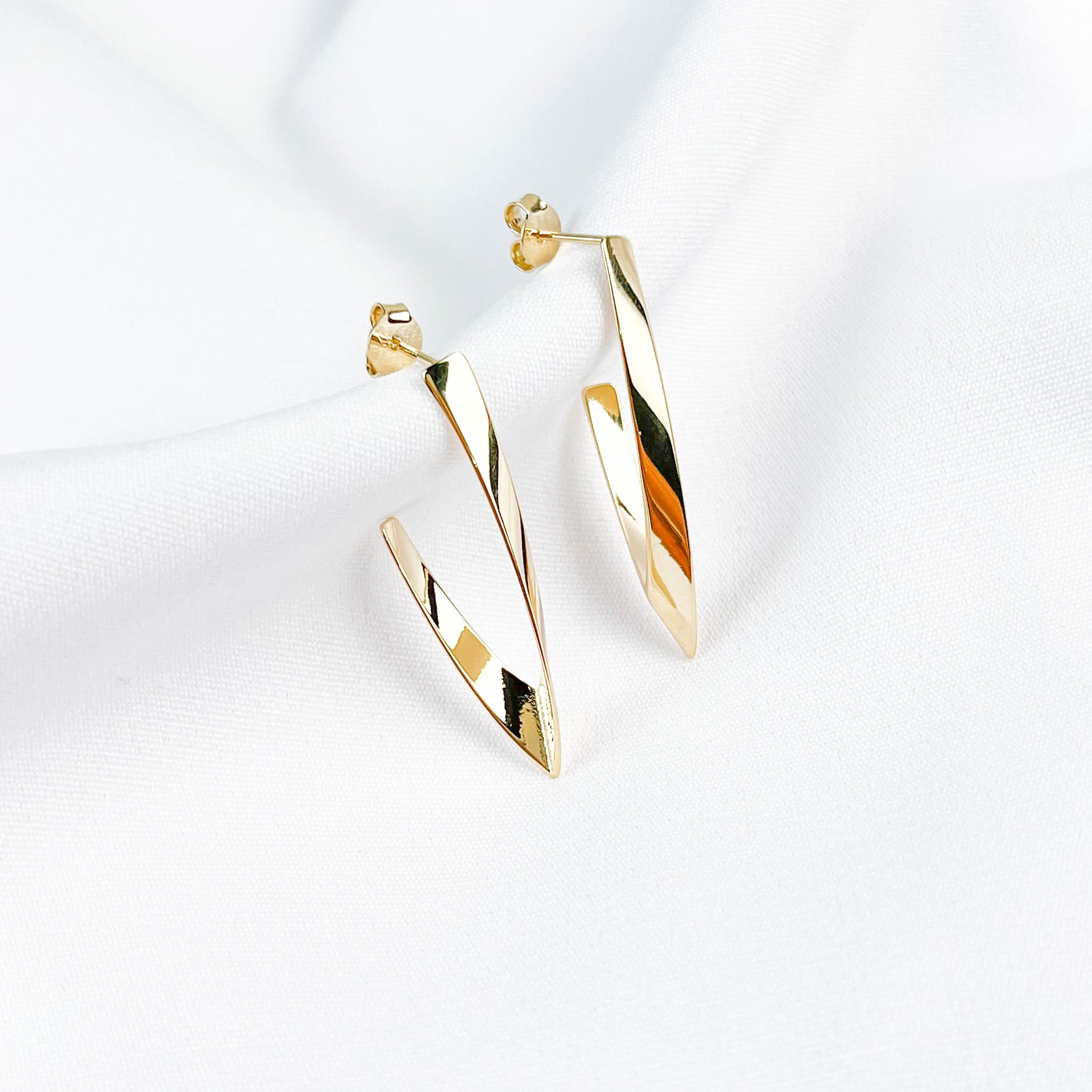 BRINCO LISO FRONTAL EM OURO 18K