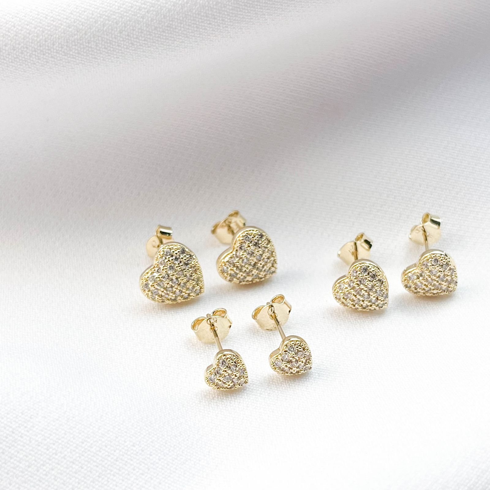 TRIO CORAÇÕES CRAVEJADOS EM OURO 18K