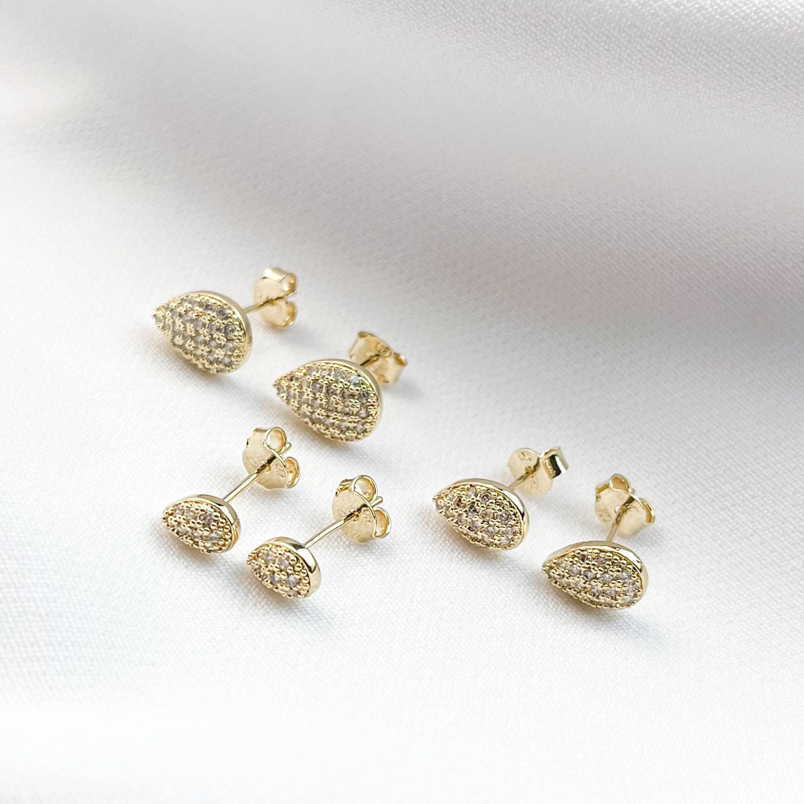 TRIO GOTAS CRAVEJADAS EM OURO 18K