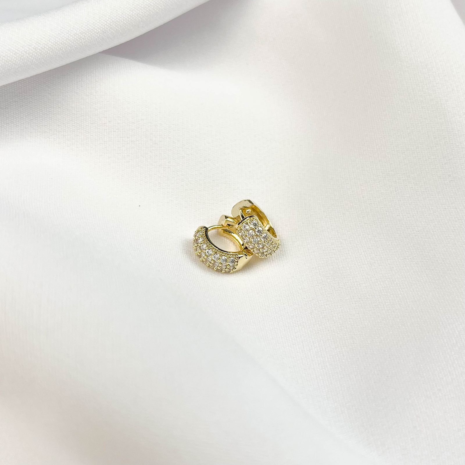 ARTICULADO CRAVEJADO PEQUENO EM OURO 18K