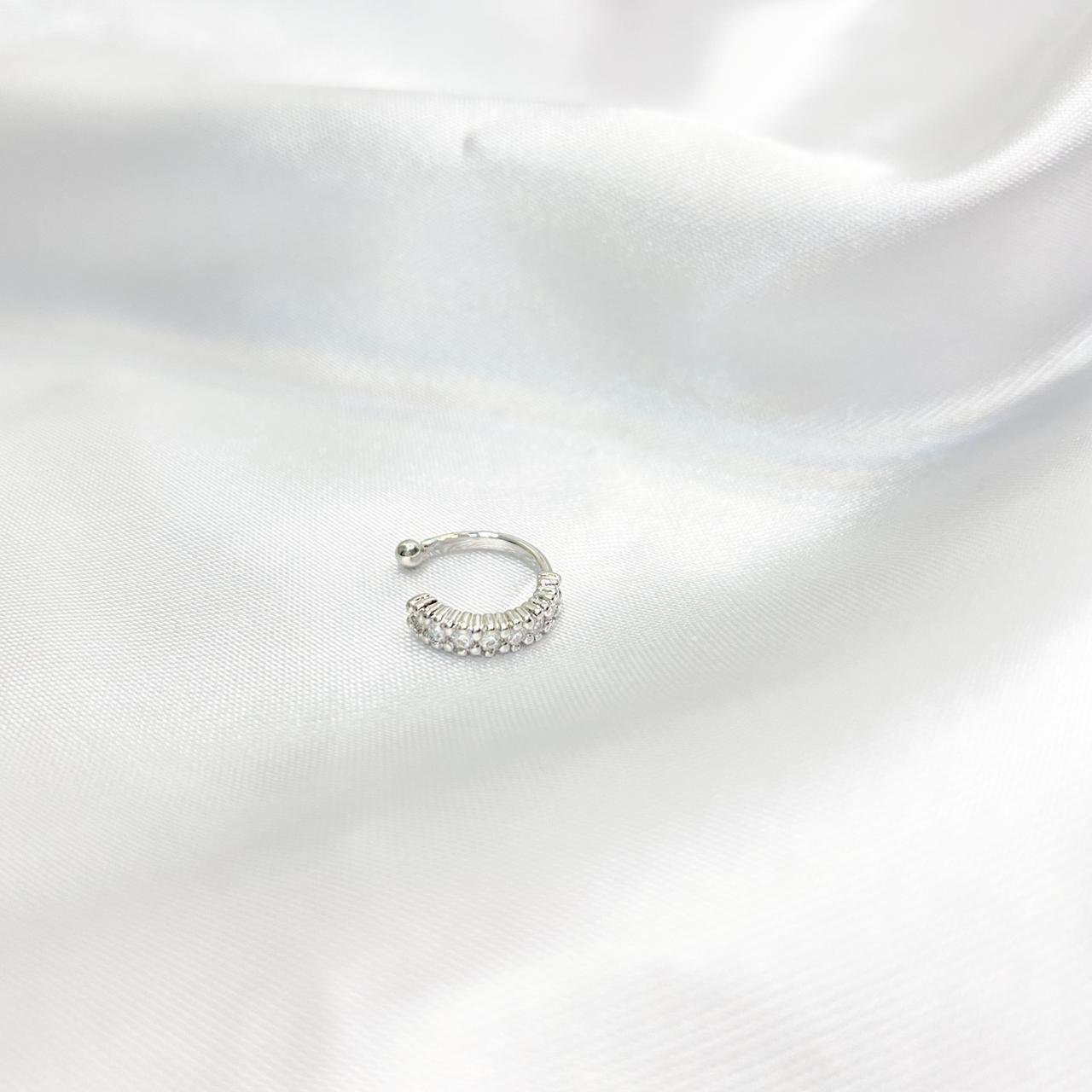 BRINCO PIERCING EM ZIRCONIAS EM RÓDIO BRANCO