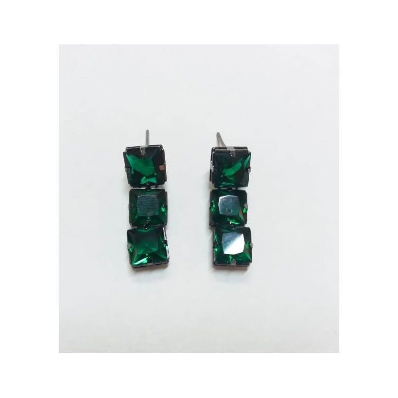 BRINCO COM 3 PEDRAS CARRE EM OURO 18K