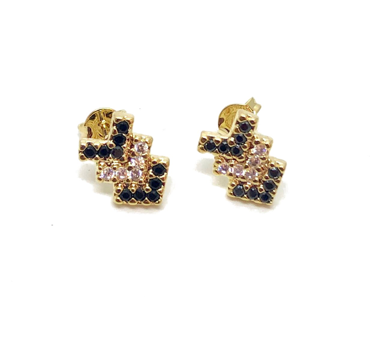 BRINCO SETA CRAVEJADA EM OURO 18K