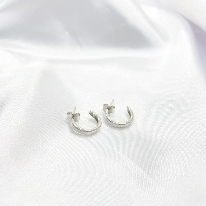 BRINCO ARGOLA PEQUENO COM PINO EM RÓDIO BRANCO