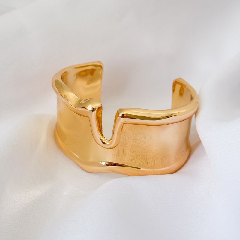 BRACELETE ARTICULADO ORGANICO COM ABERTURA NO CENTRO EM OURO 18K