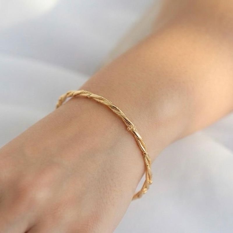 BRACELETE DETALHE EM FIO TORCIDO EM OURO 18K