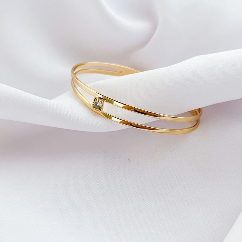 BRACELETE DUPLO VAZADO COM PEDRA CARRÉ CENTRO EM OURO 18K
