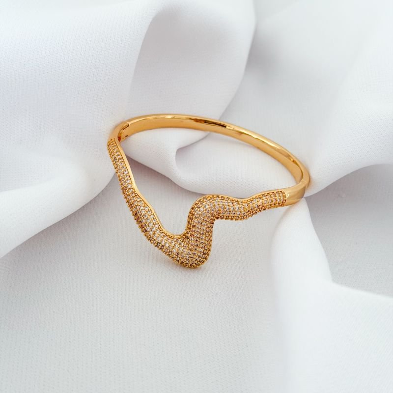 BRACELETE FORMATO ORGANICO CRAVEJADO EM OURO 18K