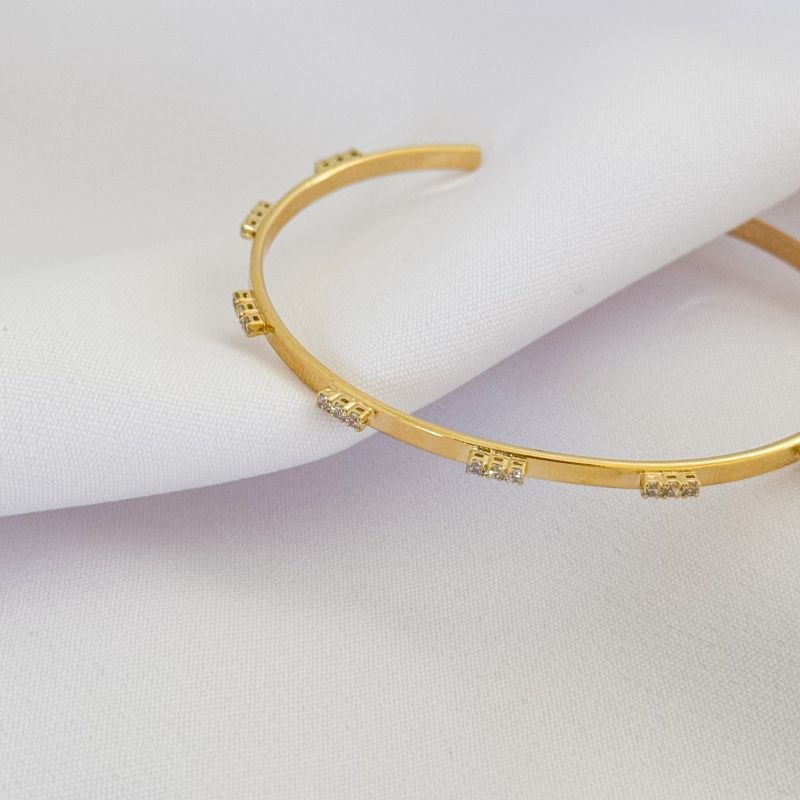 BRACELETE LAMINADO LISO COM CARREIAS DE ZIRCONIA EM OURO 18K