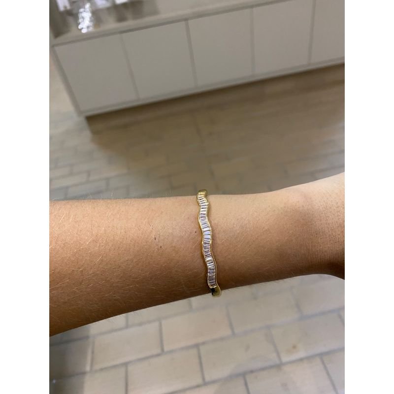 BRACELETE ONDULADO PEDRAS BAGUETE EM OURO 18K