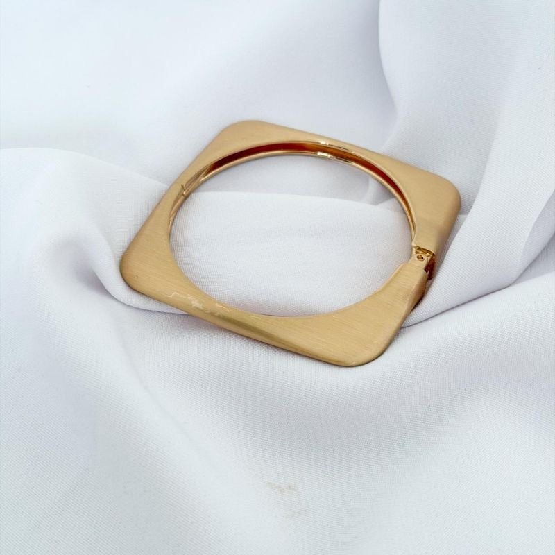 BRACELETE QUADRADO FOSCO EM OURO 18K