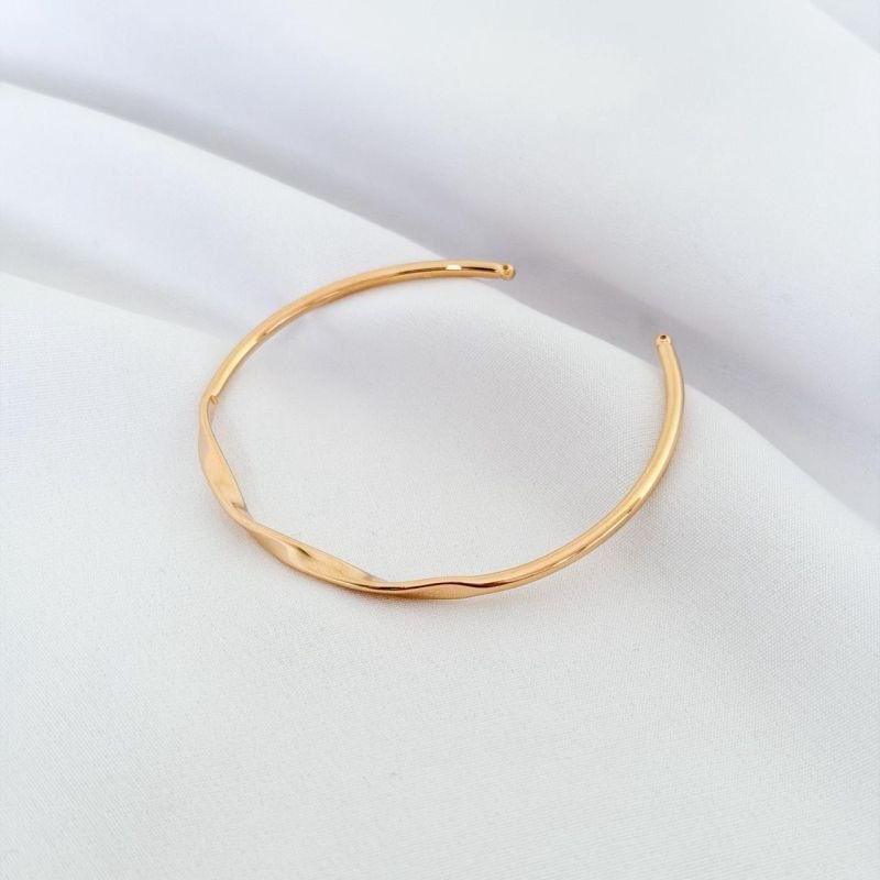 BRACELETE TORCIDO NO MEIO EM OURO 18K