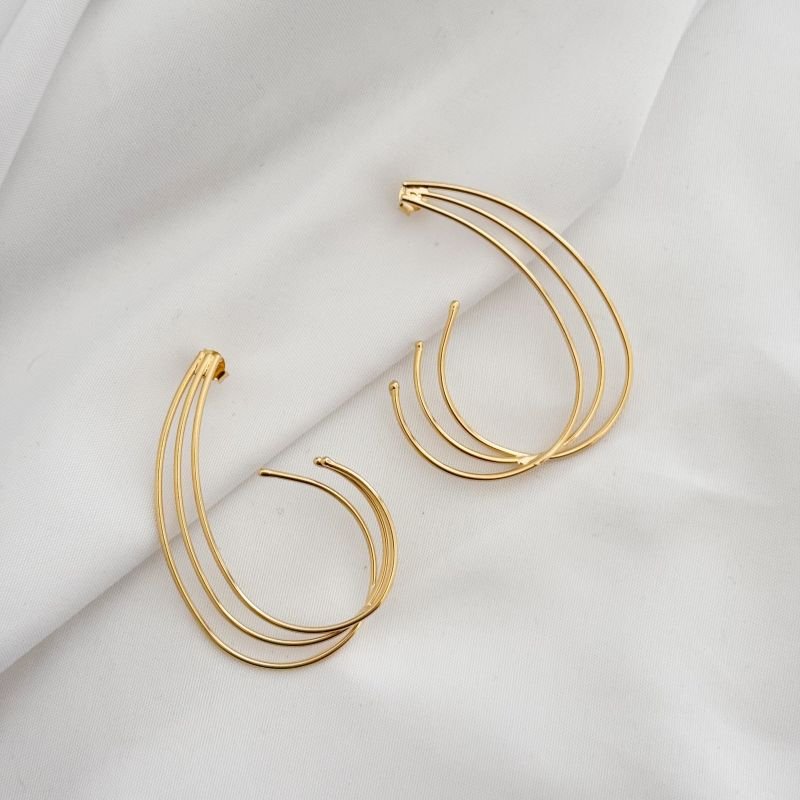 BRINCO 3 FIOS EM FORMATO J EM OURO 18K