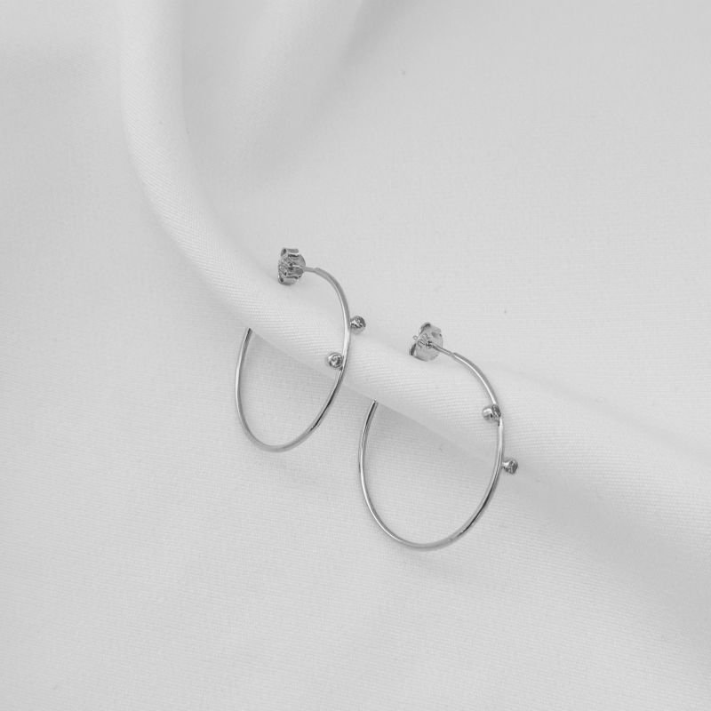 BRINCO ARGOLA 30MM COM 2 ZIRCONIA EM RÓDIO BRANCO