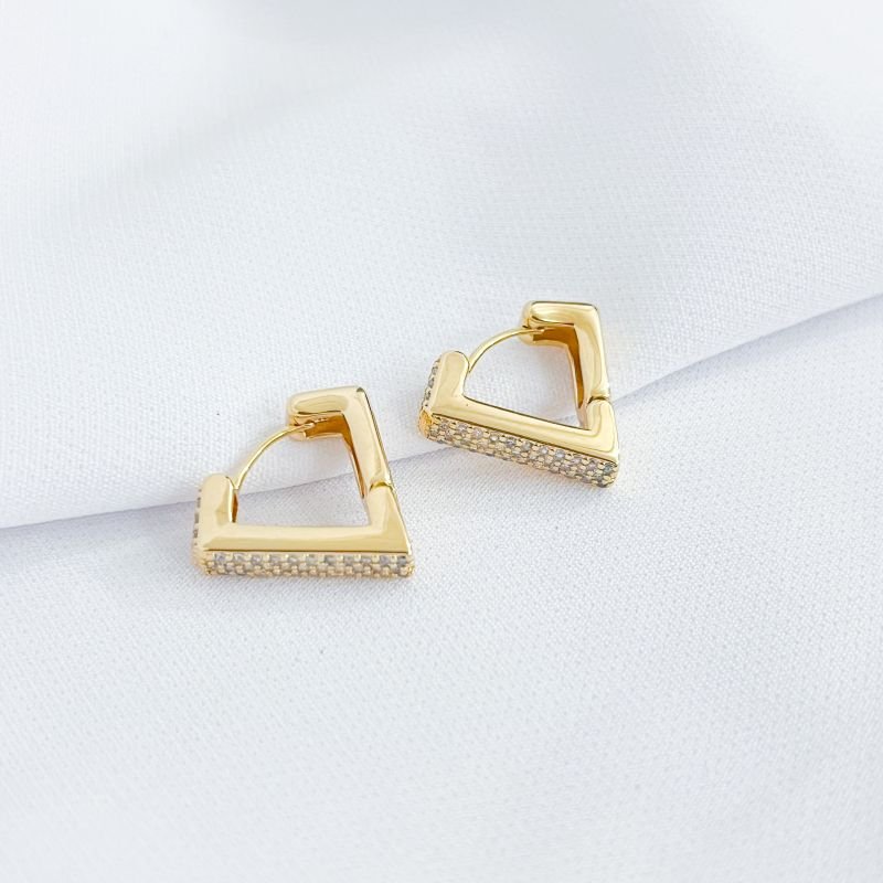 BRINCO ARGOLA 4 QUINAS COM ZIRCONIAS EM OURO 18K
