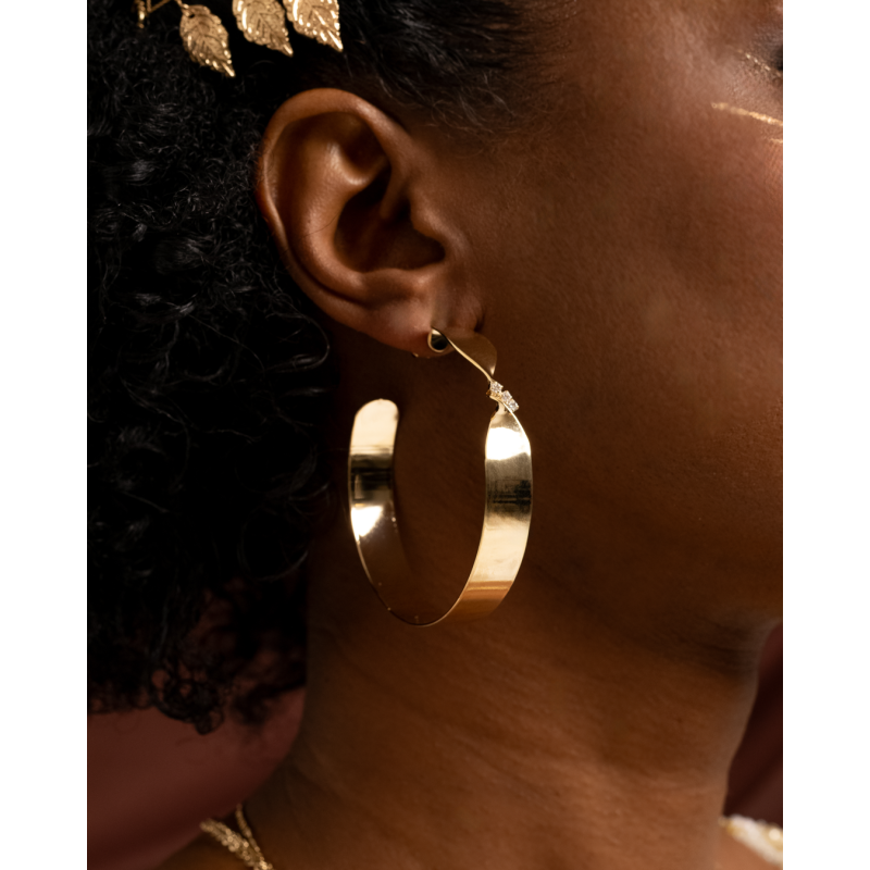 BRINCO ARGOLA 5,5CM COM NÓ E ZIRCONIAS EM OURO 18K