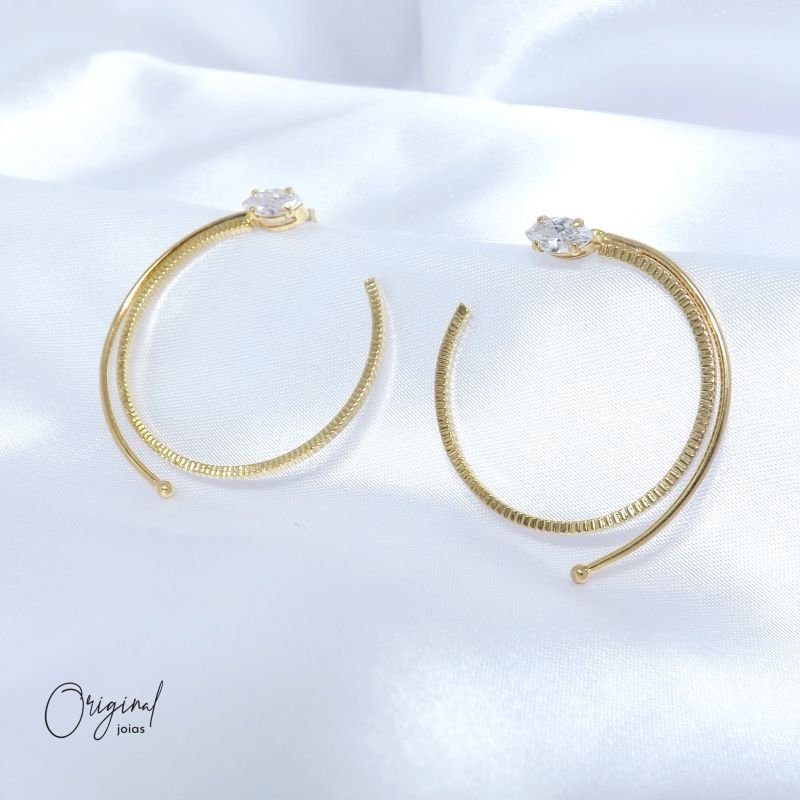 BRINCO ARGOLA ARO METADE DUPLO EM OURO 18K