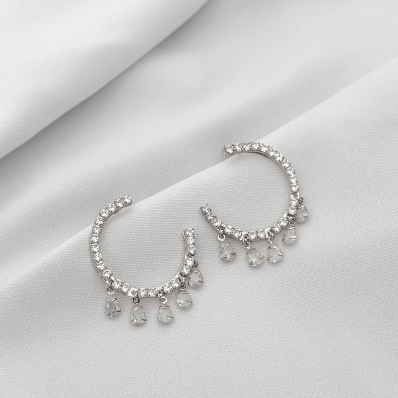 BRINCO ARGOLA CENTRAL COM GOTINHAS ZIRCONIA EM RÓDIO BRANCO