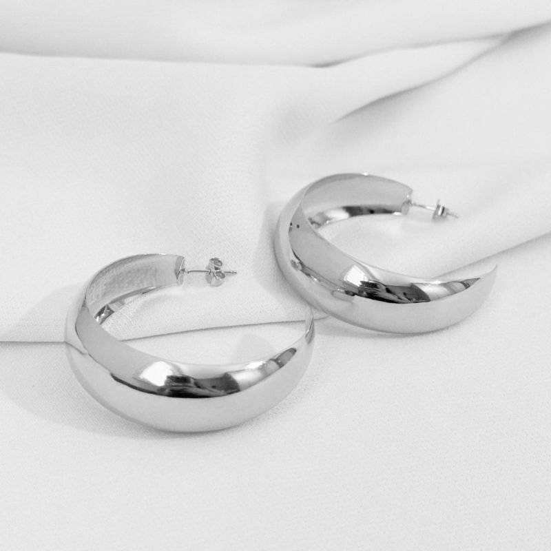 BRINCO ARGOLA CHAPA MEIA LUA 46MM EM RÓDIO BRANCO