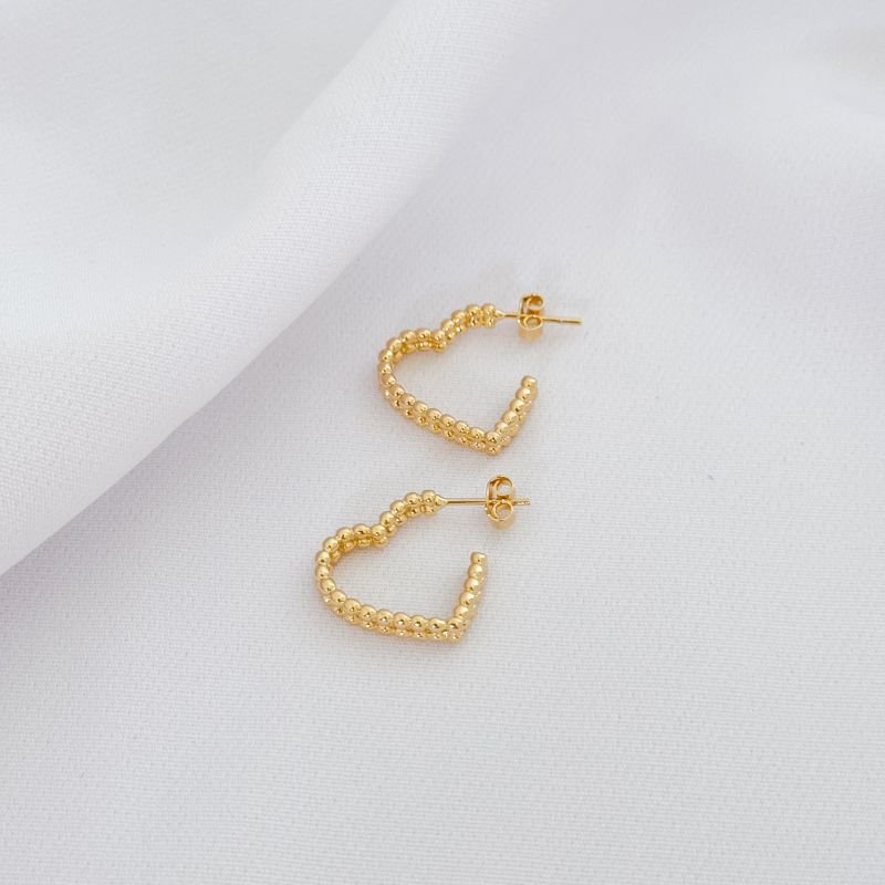 BRINCO ARGOLA CORAÇÃO BOLINHAS EM OURO 18K