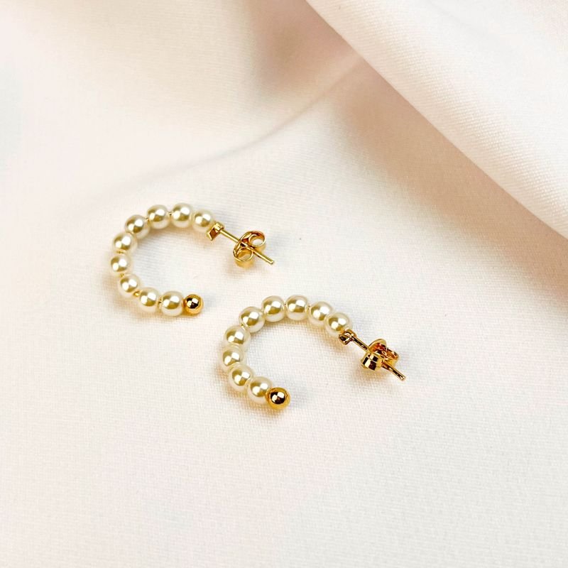 BRINCO ARGOLA DE PEROLAS PEQUENA EM OURO 18K