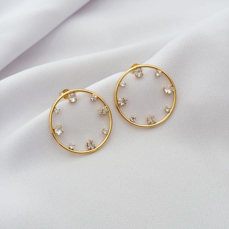 BRINCO ARGOLA FRONTAL COM ZIRCONIAS EM OURO 18K