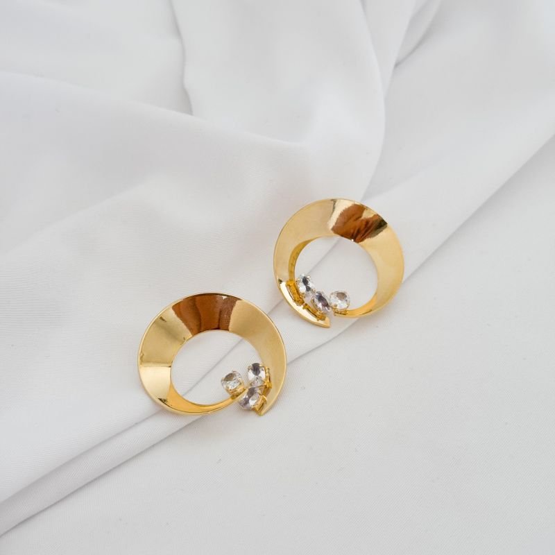 BRINCO ARGOLA FRONTAL LISA COM ZIRCONIA EM OURO 18K