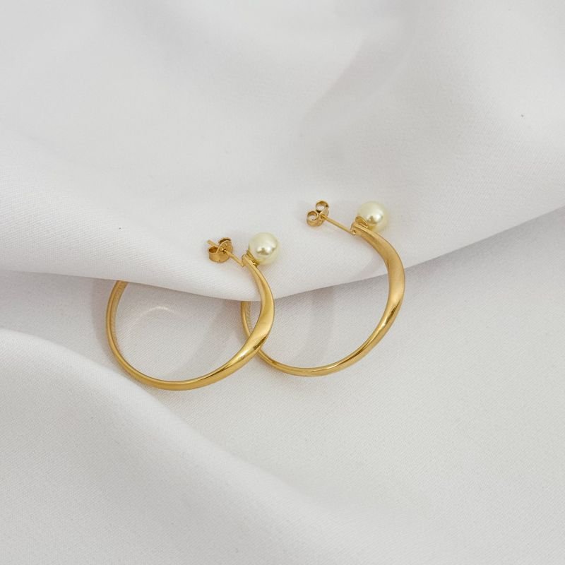 BRINCO ARGOLA LISA COM PEROLA EM OURO 18K