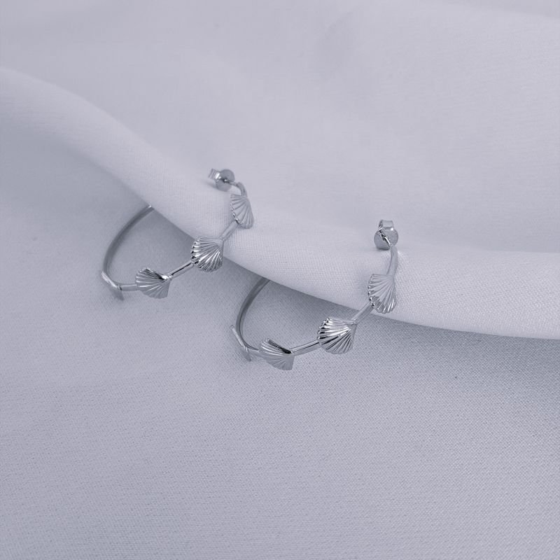 BRINCO ARGOLA MÉDIA COM CONCHA EM RÓDIO BRANCO