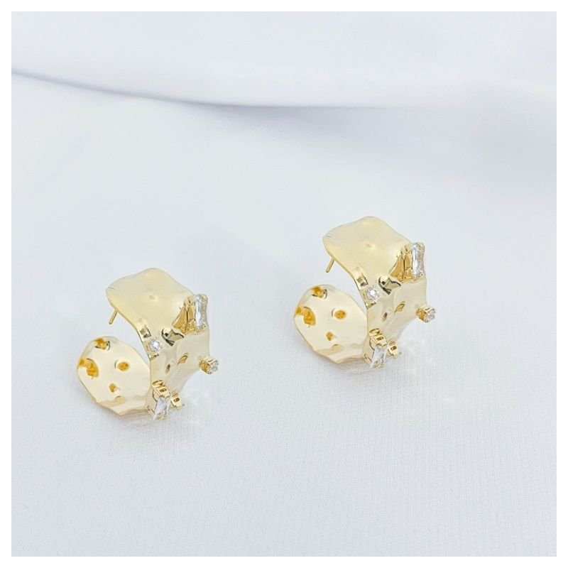 BRINCO ARGOLA ORGÂNICA EM OURO 18K
