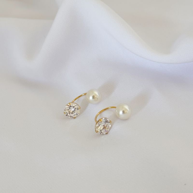 BRINCO ARGOLA PASSANTE COM ZIRCONIA E TARRAXA DIOR EM OURO 18K