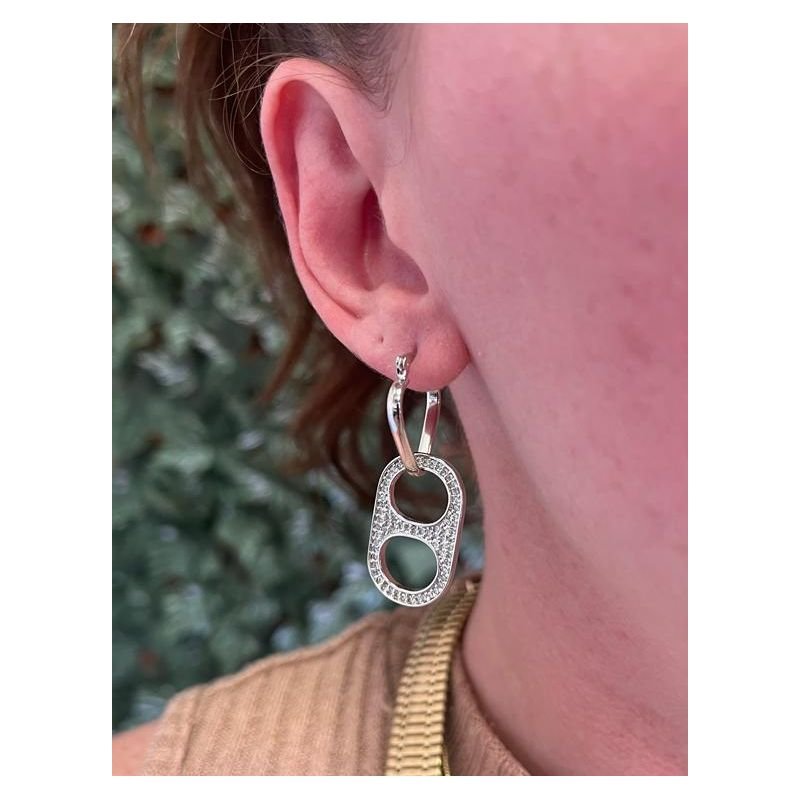 BRINCO ARGOLA PEQUENA COM FECHO DE PRESSÃO E LACRE CRAVEJADO EM ZIRCONIAS, EM RÓDIO BRANCO