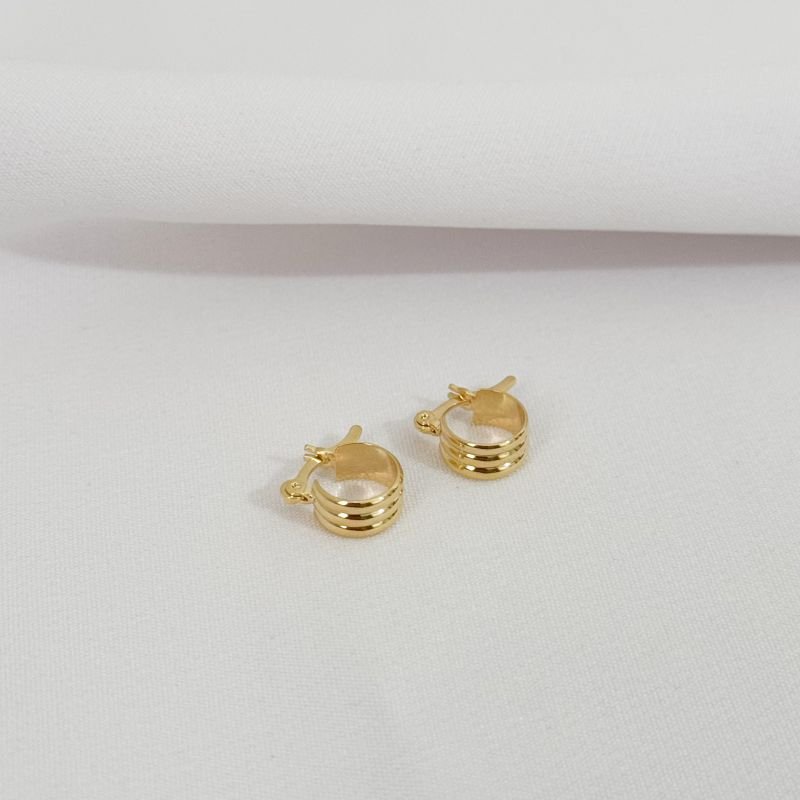 BRINCO ARGOLA REDONDA COM 3 FILEIRAS EM OURO 18K