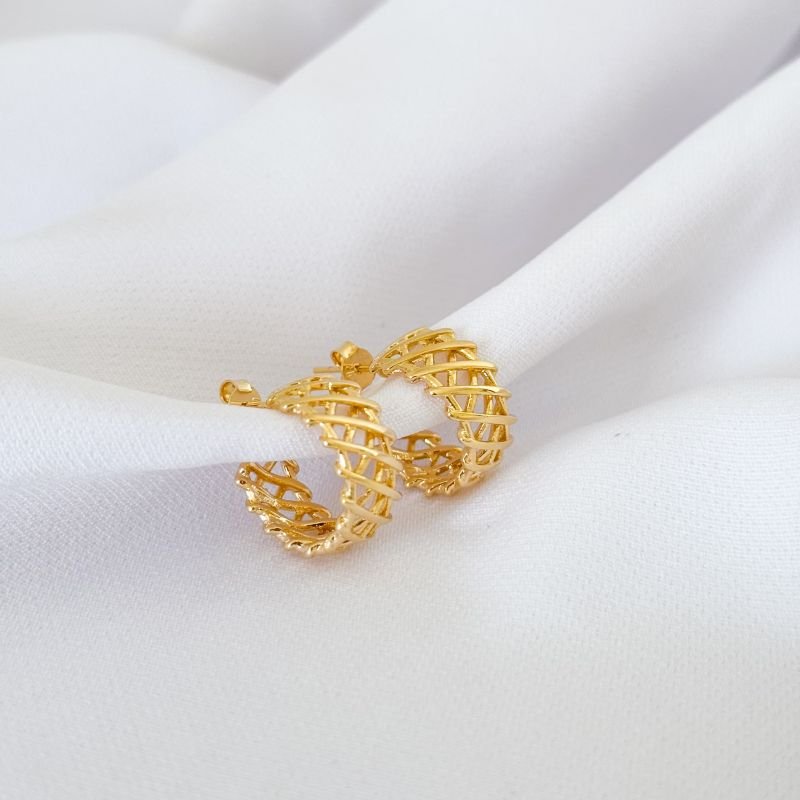 BRINCO ARGOLA TRANÇADA EM OURO 18K