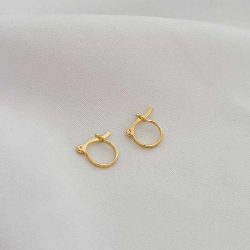 BRINCO ARGOLA TRAVA LISA EM OURO 18K