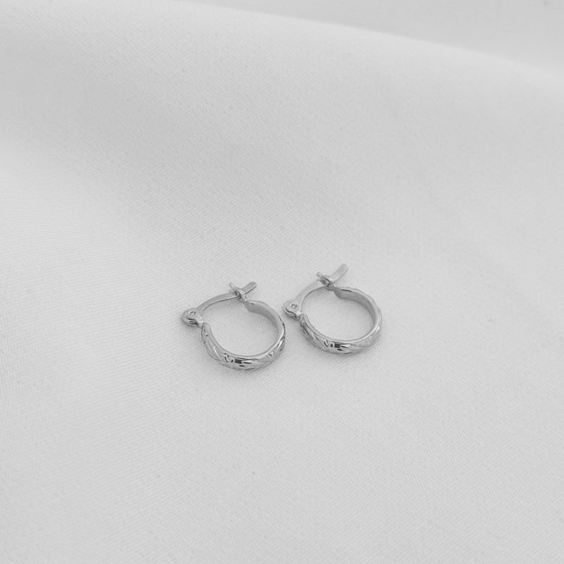 BRINCO ARGOLA TRAVA TRABALHADO EM RÓDIO BRANCO