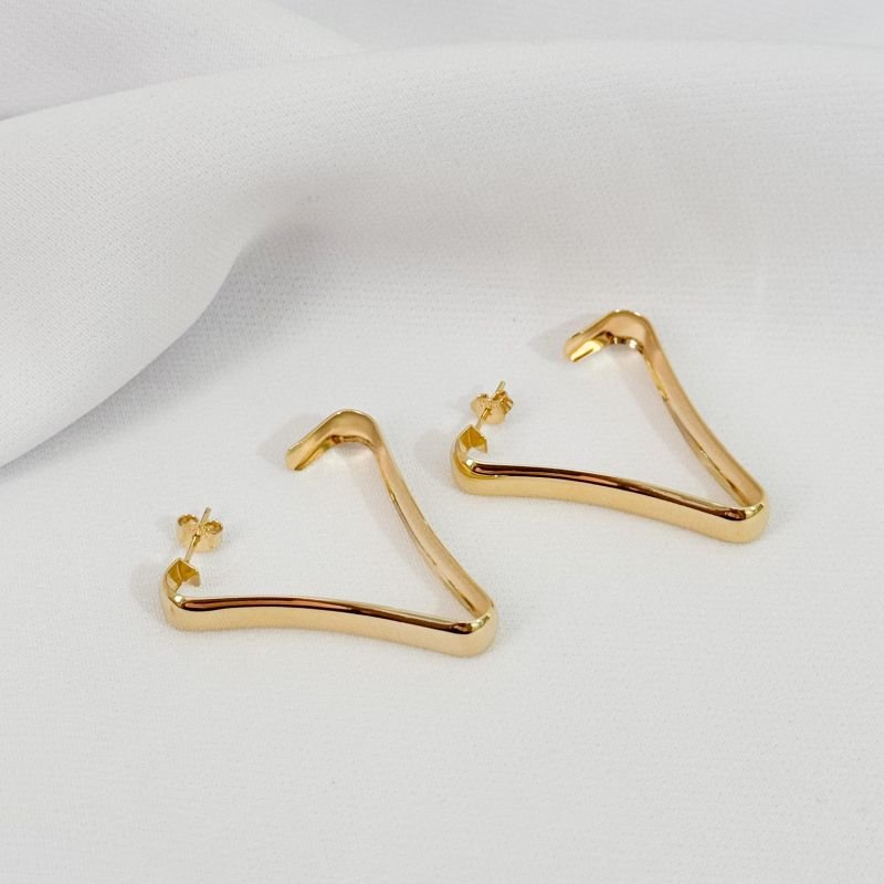 BRINCO ARGOLA V LISA MEDIA EM OURO 18K