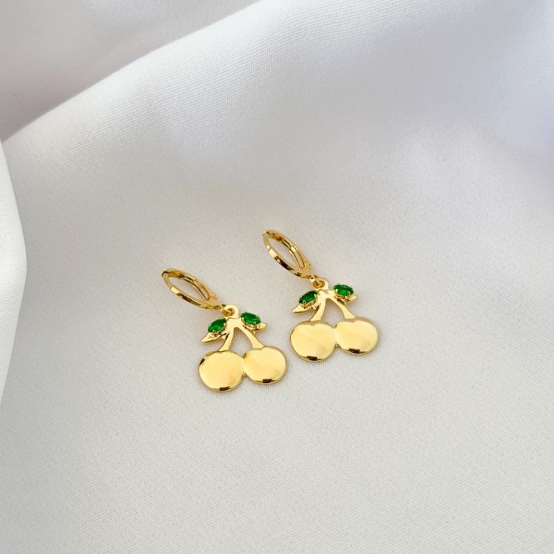 BRINCO ARITULADO COM DESENHO DE CEREJA EM OURO 18K