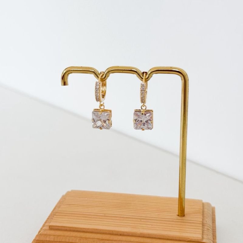 BRINCO ARTICULADO CARRE 8X8 EM OURO 18K