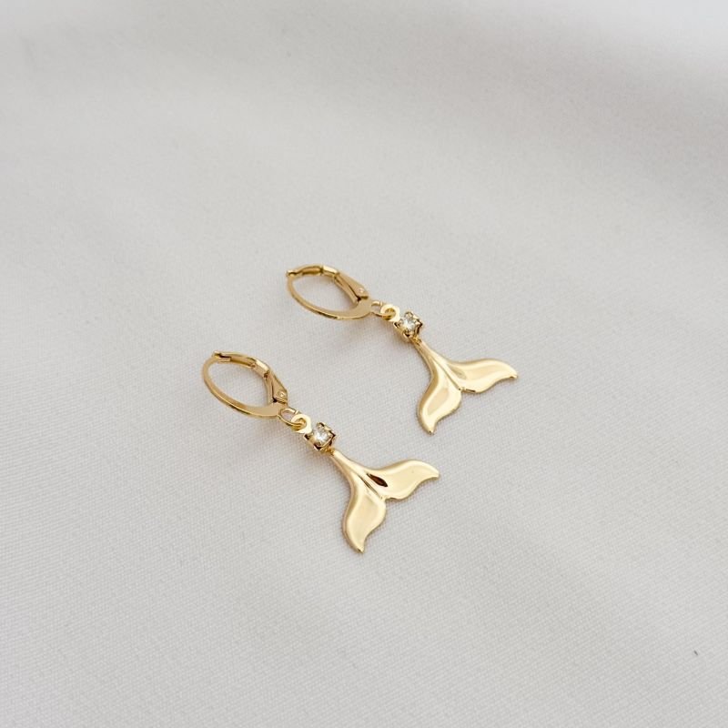 BRINCO ARTICULADO CAUDA DE BALEIA EM OURO 18K