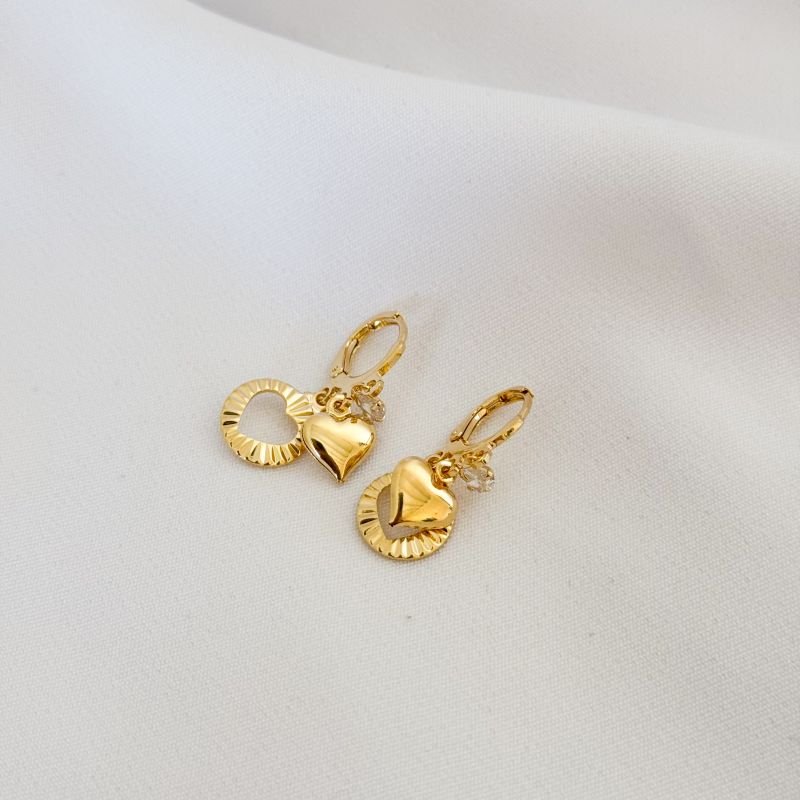 BRINCO ARTICULADO COM 3 CORAÇÕES EM OURO 18K